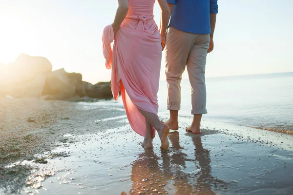 Gambe sulla spiaggia. Centro benessere per piedi . — Foto Stock