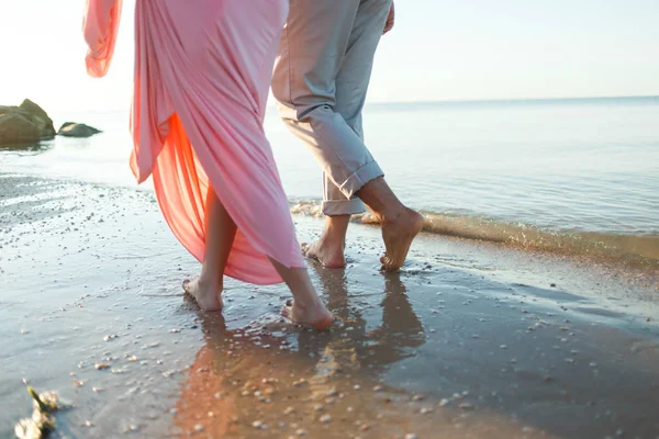 Gambe sulla spiaggia. Centro benessere per piedi . — Foto Stock