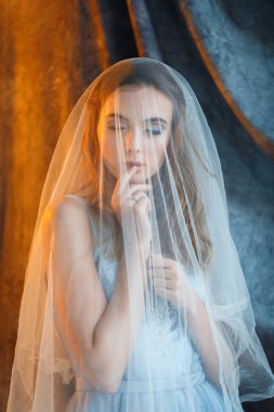 ihale gelin peçe altında