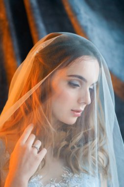 ihale gelin peçe altında