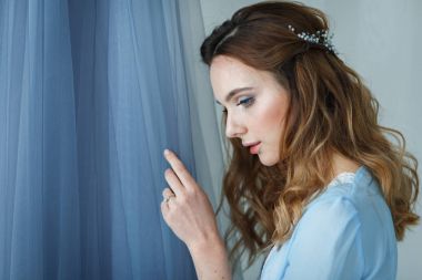 mavi bir elbise tatlı gelin