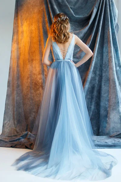 Mariée douce dans une robe bleue — Photo