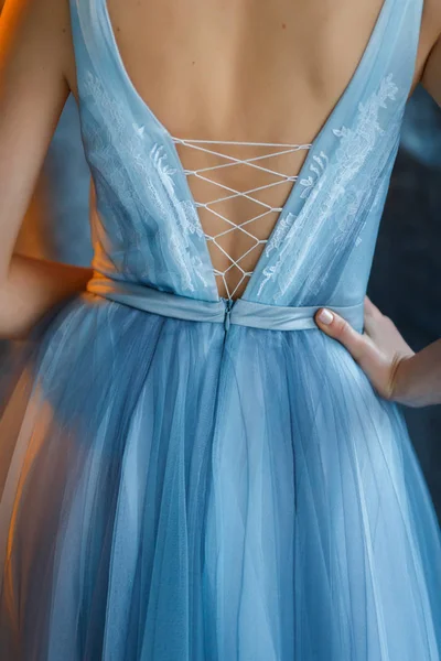 Noiva doce em um vestido azul — Fotografia de Stock