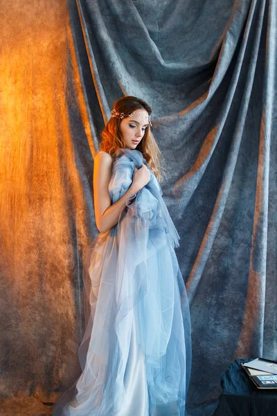 mavi bir elbise tatlı gelin