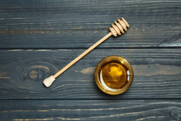 Jar of Honey on Wood Table Still Life — Stock Photo, Image