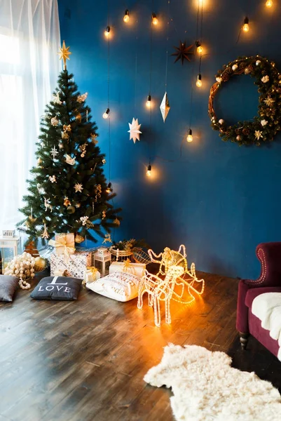 クリスマス スタイルで装飾されたインテリア ルーム — ストック写真