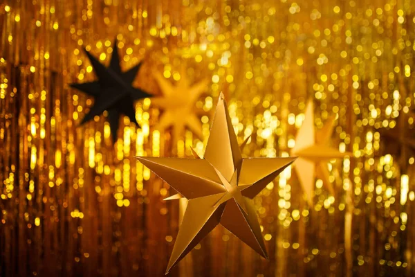 Beş köşeli altın parlayan yıldız