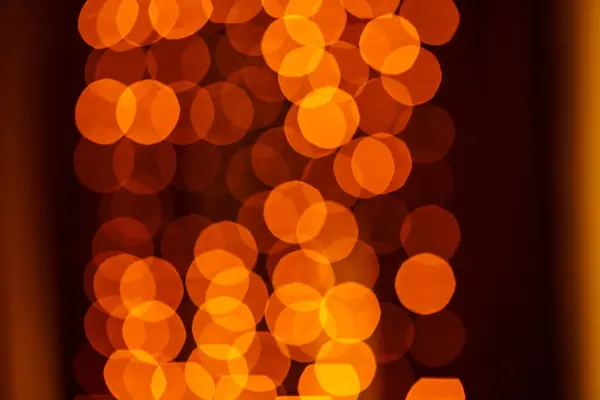 Дефокусований абстрактний червоний різдвяний фон. Боке запалює — стокове фото