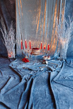 Lezzetli berry kek, kurabiye ve kek Gümüş arka plan üzerinde