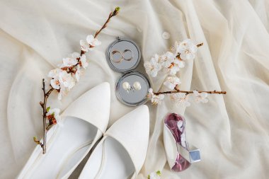 Alyans ve ayakkabılar gelin düğün sabahı