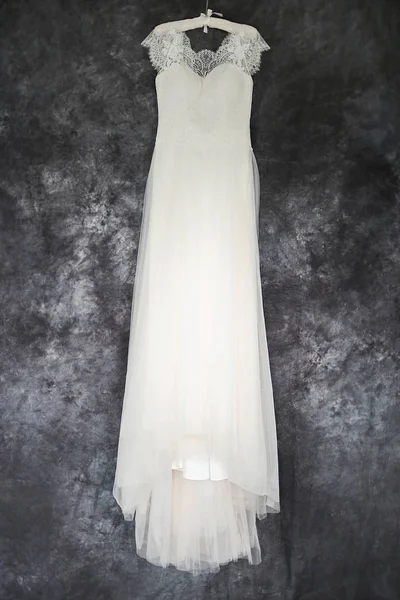 Vestido de noiva branco da noiva — Fotografia de Stock