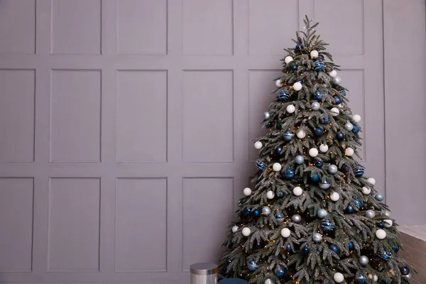 Dettagli e oggetti di un bellissimo interno natalizio. Posto per testo . — Foto Stock