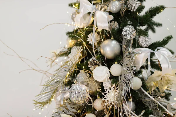 Los detalles navideños y los objetos del interior navideño —  Fotos de Stock