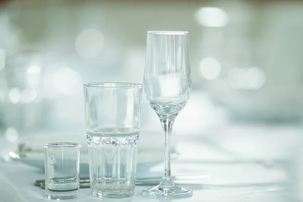 Vasos Vacíos Para Vino Champán Fila Mesa Del Banquete —  Fotos de Stock