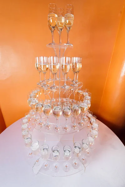 Glasögon Champagne Och Mousserande Vin Serveras Välgörenhetsevenemang Alkoholhaltiga Drycker Närbild — Stockfoto