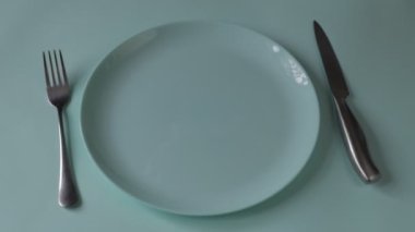 Yemek yerine vitamin ve besin takviyeleri. Tıbbi konsept. Yemek yerine hap ye..