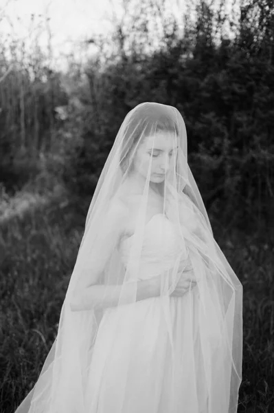 Portrait Beautiful Young Brunette Bride Woman Dress Long Veil Curling — Stock Photo, Image