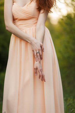 Gelinlerin elleri yüzükle