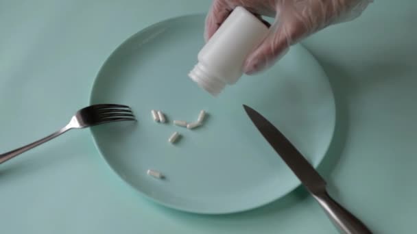 Suplementos Dietéticos Vitaminas Vez Alimentos Conceito Médico Coma Pílulas Vez — Vídeo de Stock