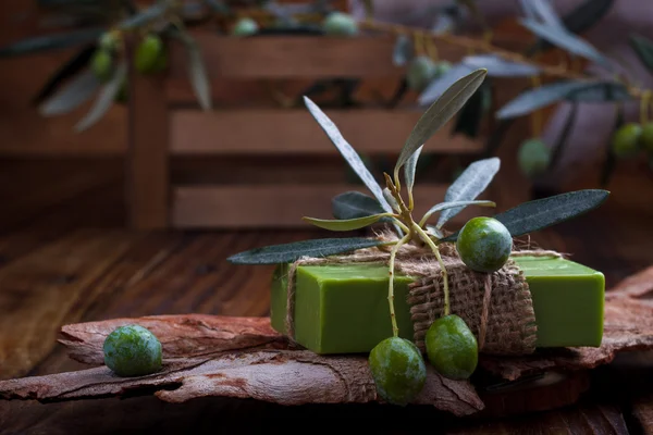 El yapımı zeytinyağı sabunu.