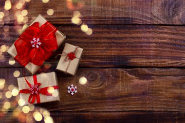 Noel altın hediye kutusu