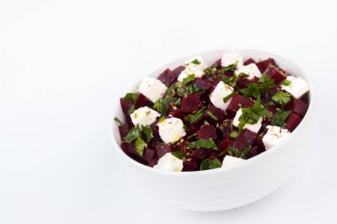 beyaz peynir ve zeytin yağı ile kırmızı pancar salatası