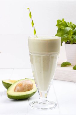 Avokado Shake veya güler yüzlü