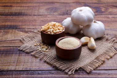 Kuru sarımsak gevreği