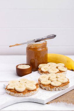 Pirinç Kek fıstık ezmesi ile