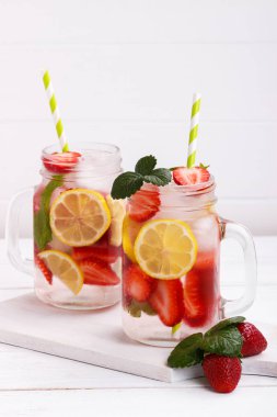 Detoks meyve su infüzyon