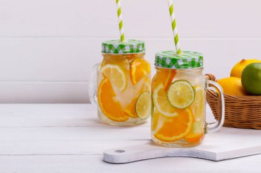 Detoks meyve su infüzyon