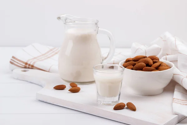 Gezonde amandel melk — Stockfoto