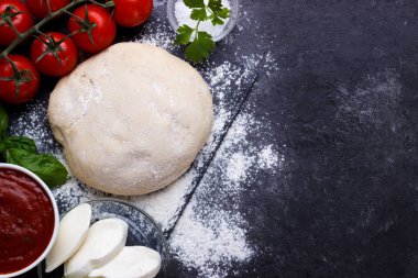Çiğ hamur pizza için