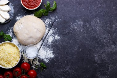Çiğ hamur pizza için