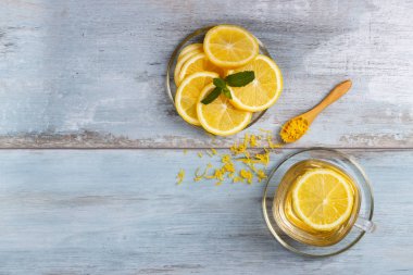 limon çayı bardakta