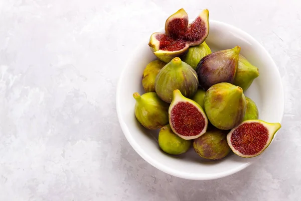 Assiette de figues mûres — Photo