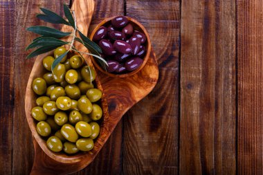 Yeşil ve siyah zeytin