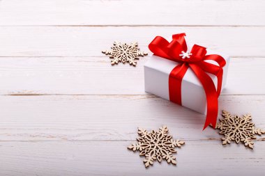 Noel beyaz hediye kutusu