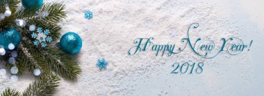 Mavi yılbaşı süsleri