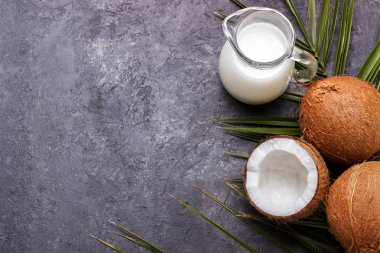 Hindistan cevizi kabuğu ve süt