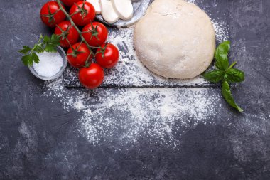 Çiğ hamur pizza için