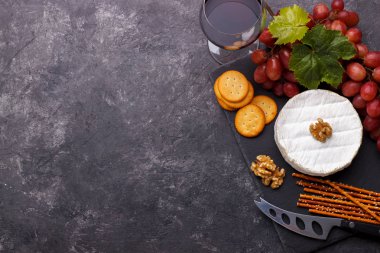 kayrak kurulu ile peynir brie