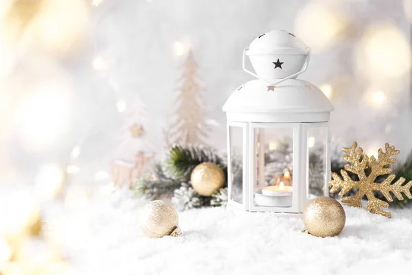Bílá Lucerna se svíčkami — Stock fotografie