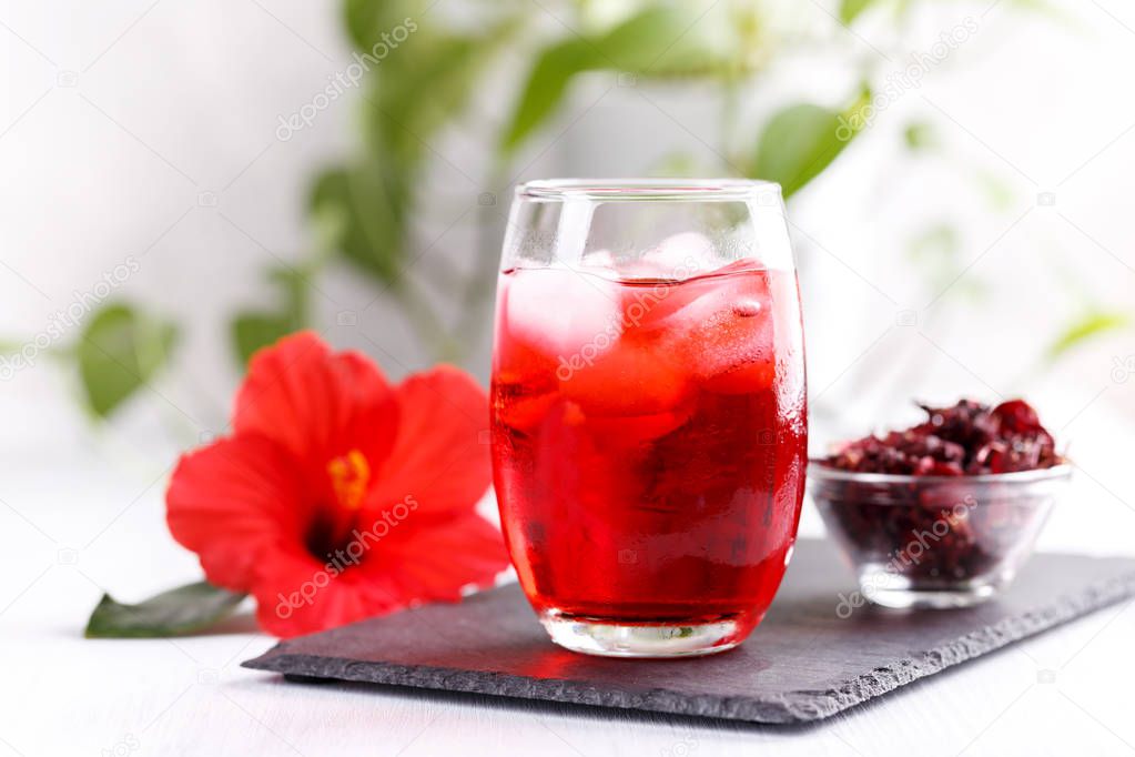 Refreshing hibiscus iced ted
