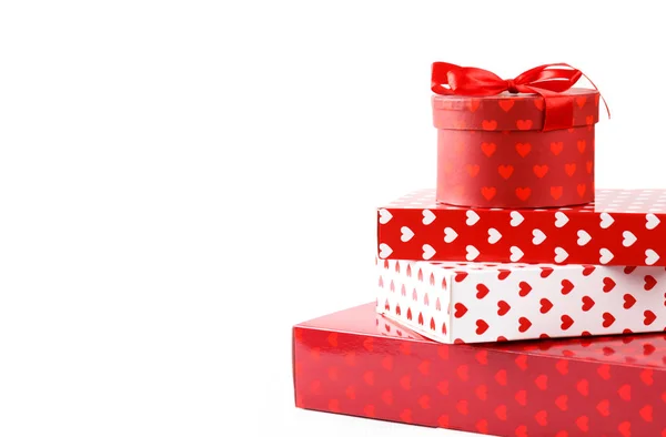 Rood-witte geschenkdozen met hartjes — Stockfoto