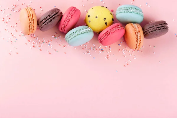 Coloridos Macarrones Franceses Sobre Fondo Rosa Postre Tradicional Francia — Foto de Stock