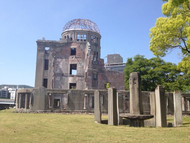 Atom Kubbesi, Hiroşima Endüstri Promosyon Salonu, Hiroşima, Japonya 'da savaşın ilk atom bombası ile yok edildi.