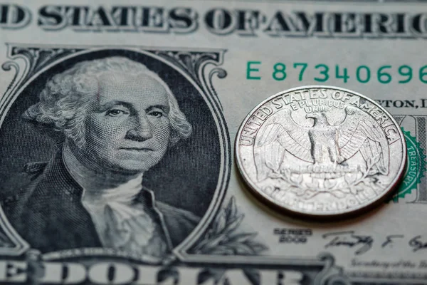 Bize dolar nakit banknot ve madeni para arka plan