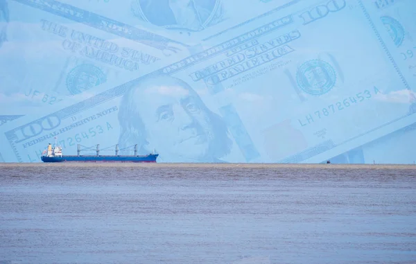 Lastfartyg Havet Med Dollar Kontant Bakgrund Affärsidé Logistik Och Transport — Stockfoto