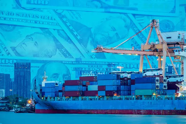 出荷港とコンテナー貨物船の荷クレーン ドル現金の背景 二重露光 — ストック写真